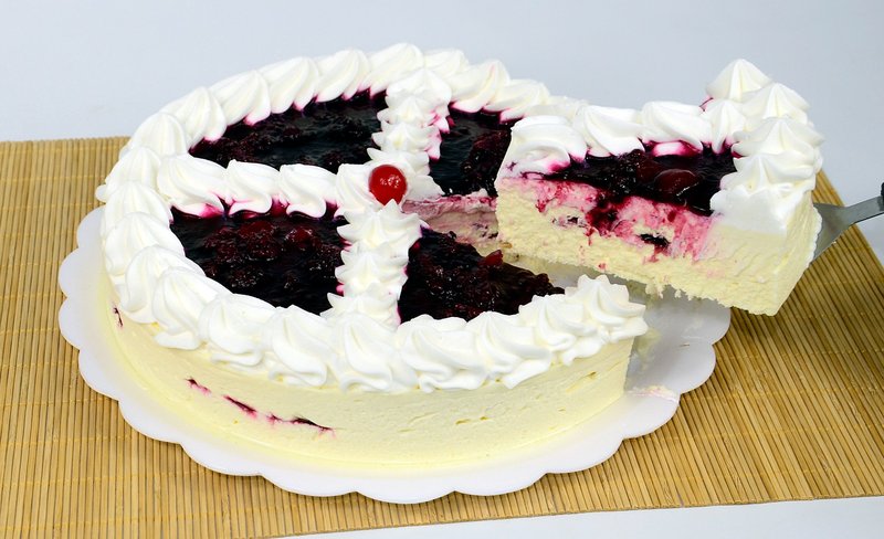 Torta de Iogurte Grego com Amarena